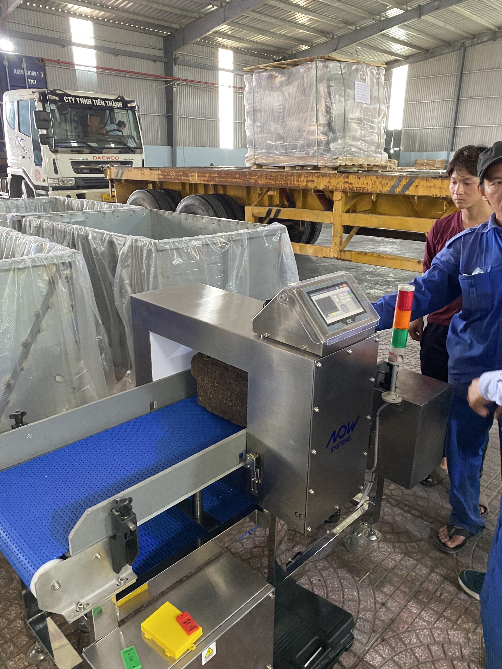 Máy dò kim loại ngành cao su1